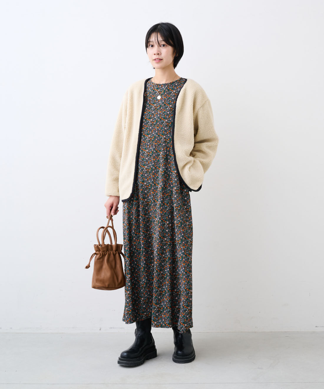 IEDIT|WOODSコラボ ボアライナー付き 撥水 アウトドアコート  〈ベージュ&times;ブラック〉のコーディネート