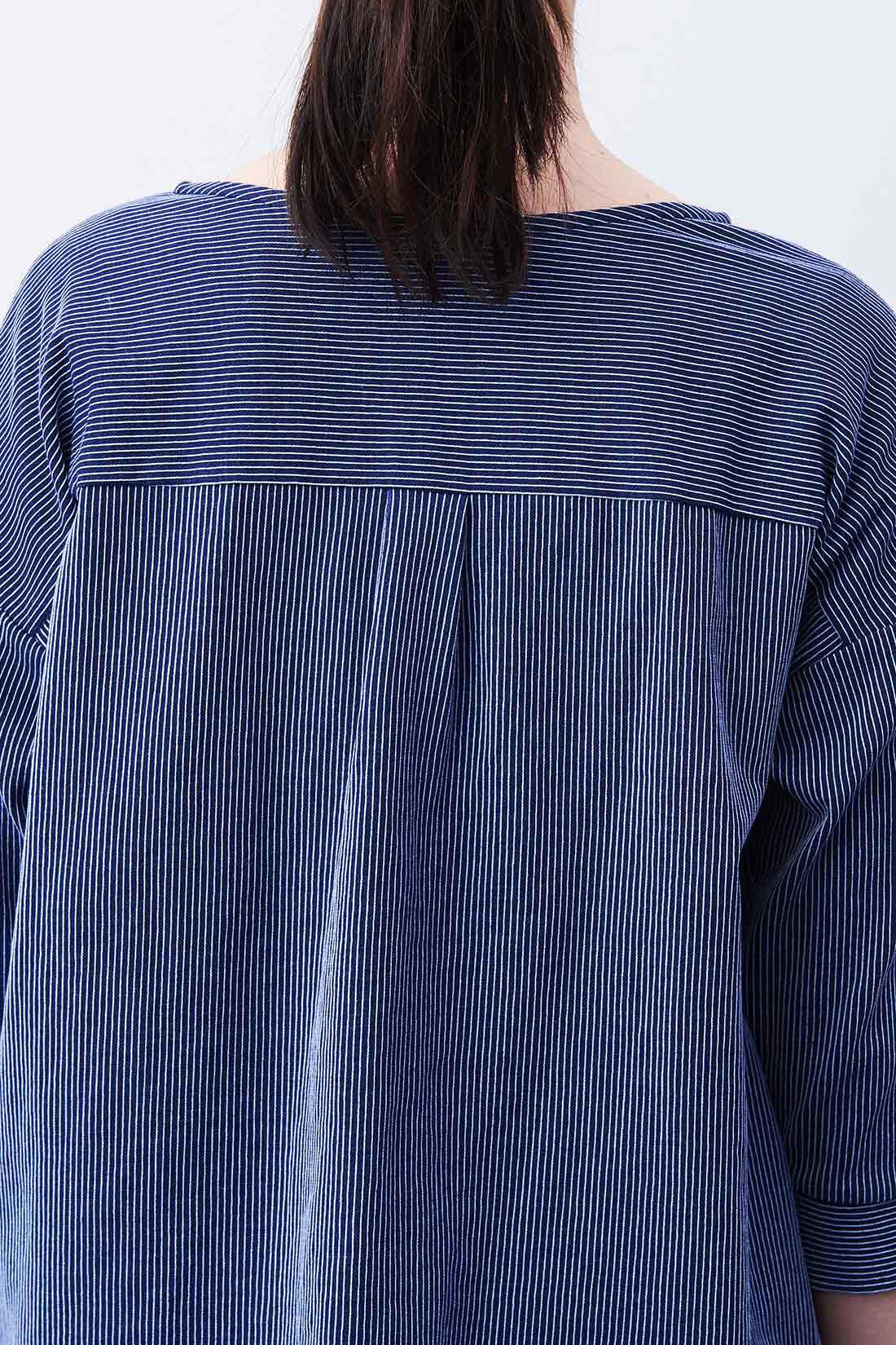 DRECO by IEDIT|DRECOバイヤーズセレクト サイド切り替え布帛ライクストライプブラウス〈ネイビー〉