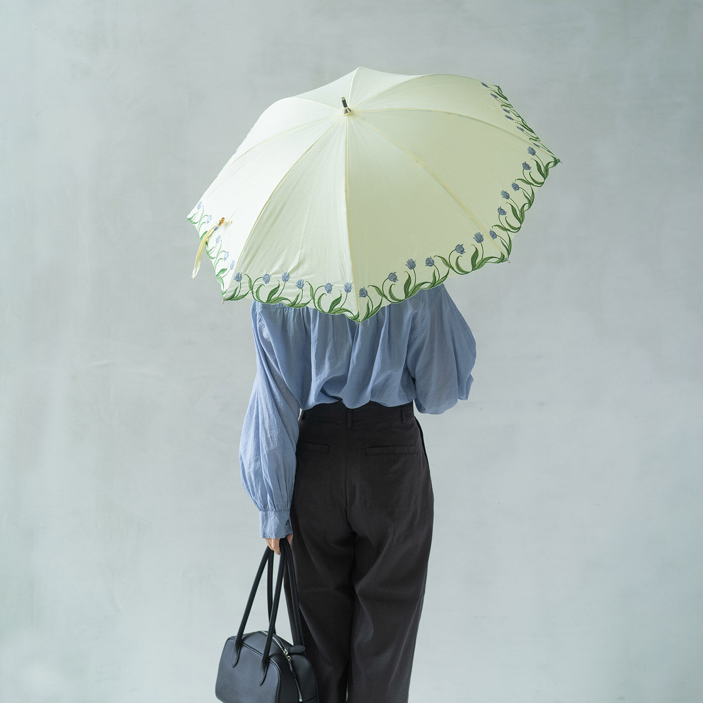SeeMONO | ［大物配送］クラシカルな佇まいチューリップ刺しゅうの晴雨兼用傘〈WHITE〉