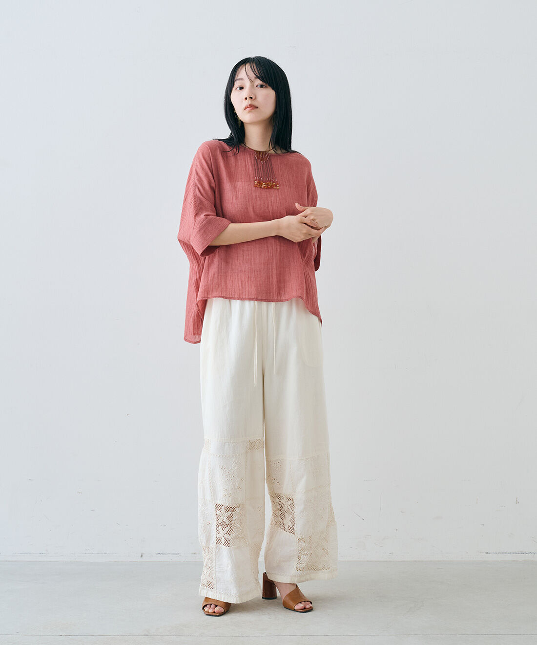 MEDE19F|シングルガーゼドルマントップスとシングルガーゼドルマントップスのコーディネート