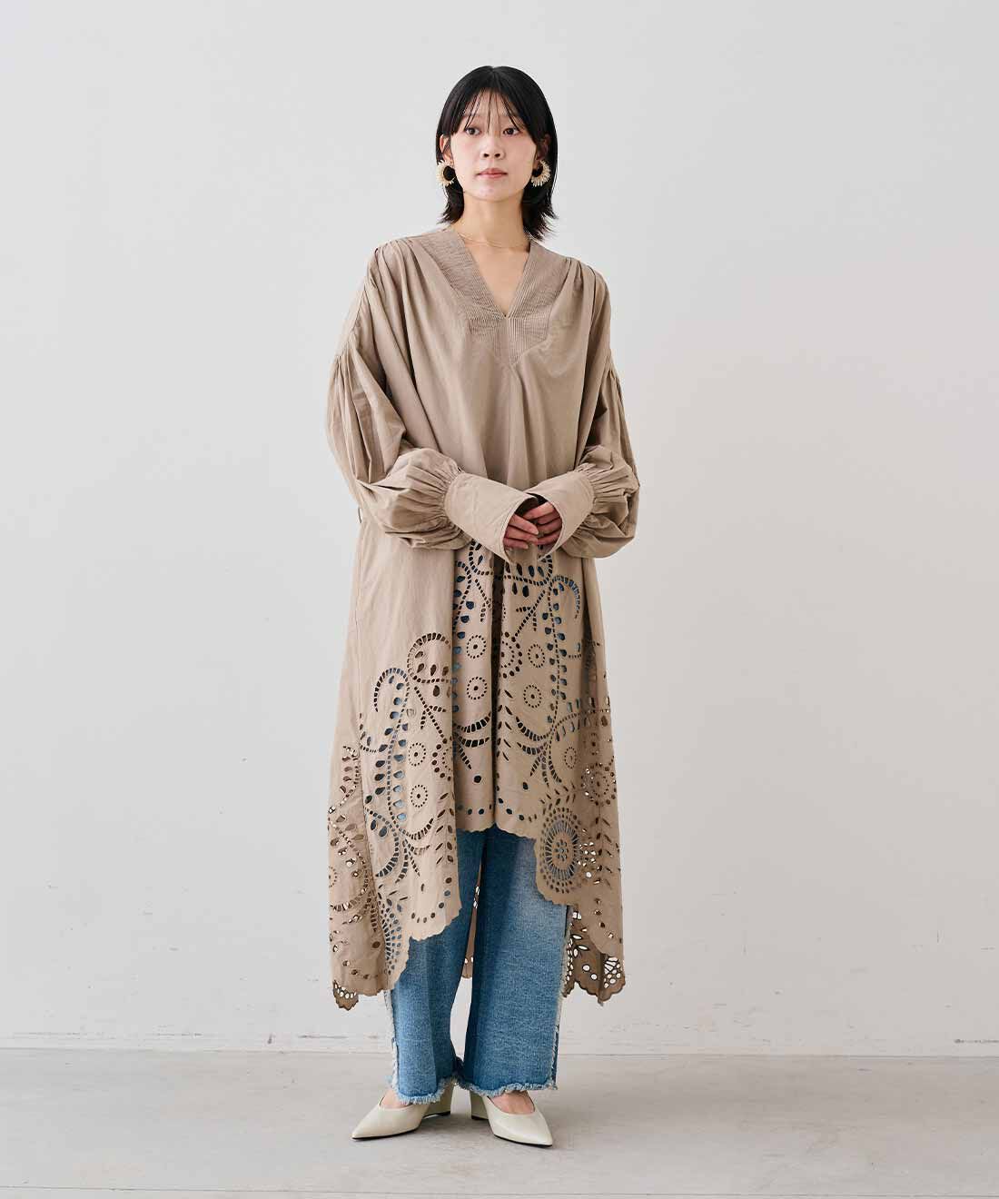 MEDE19F|MEDE19F　〈MADE IN INDIA COLLECTION〉エンブロイダリーコットンワンピース|モデル身長：163cm　着用サイズ：2