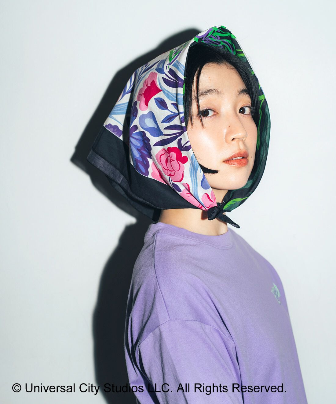 THREE FIFTY STANDARD|THREE FIFTY STANDARD　【WICKED】二人が交わる総柄大判ハンカチーフ|「GLINDA」ラベンダーカラーをベースにパピヨンやフラワーの華やかなアートを