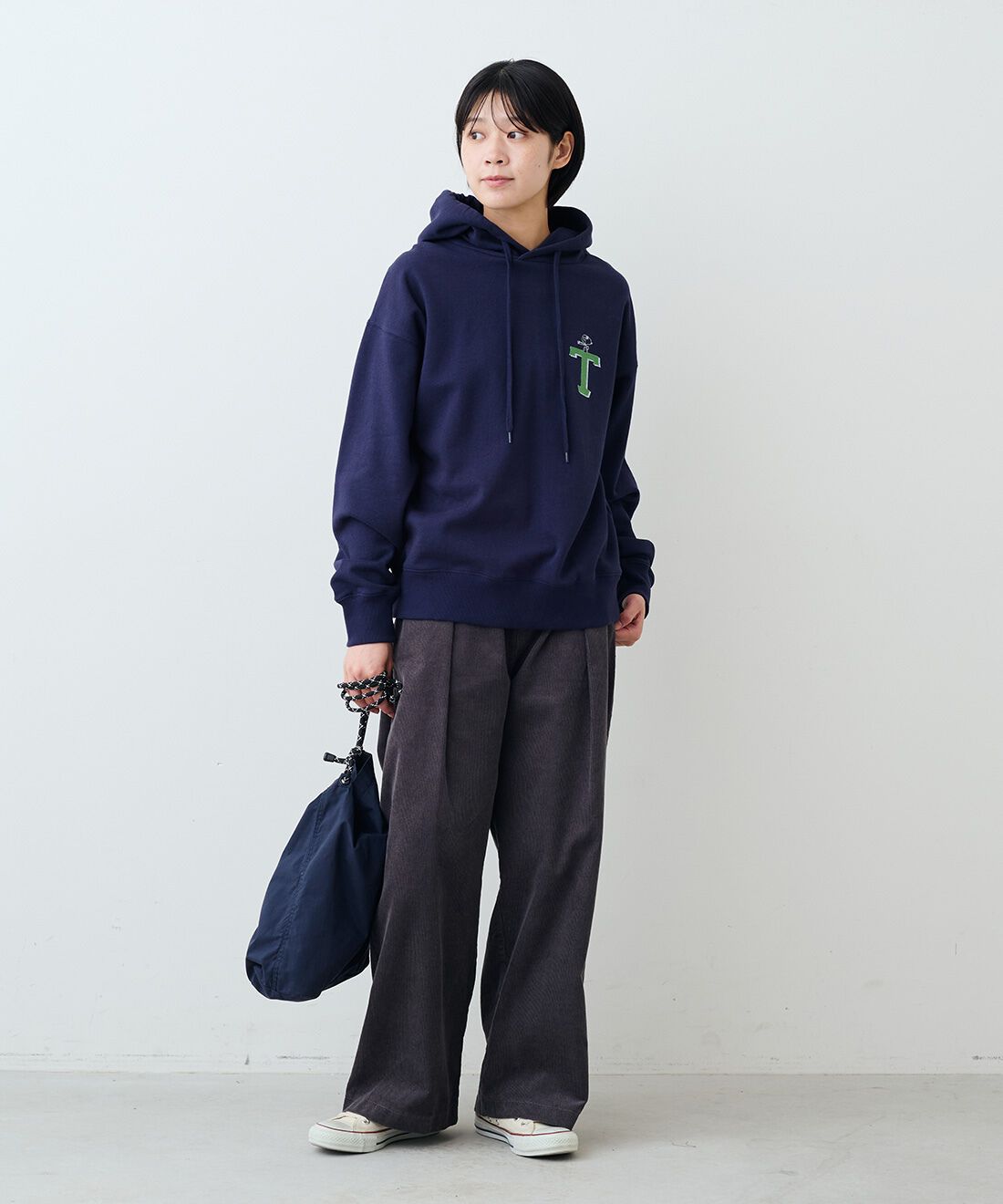 THREE FIFTY STANDARD|PEANUTS フライングエース プリント パーカーのコーディネート|モデル身長：163cm 着用サイズ：M