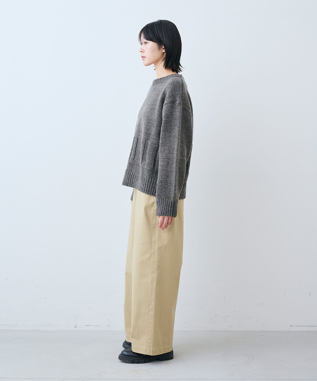 THREE FIFTY STANDARD|すっきりノータックのチノパンツ〈ベージュ〉のコーディネート