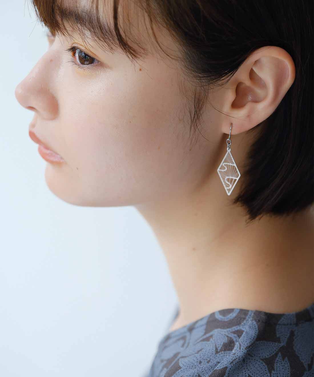 el:ment|el:ment　いにしえより受け継がれる着物の文様 伊勢型紙が揺れる ステンレスイヤアクセ