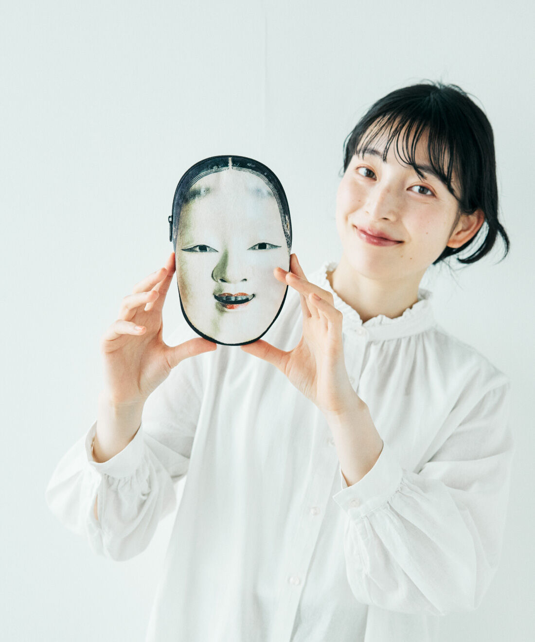 ミュージアム部|京都観世会館&times;ミュージアム部　神秘的な能の世界にふれる 化生の面コスメポーチ|本物の能面に近い大きさです。