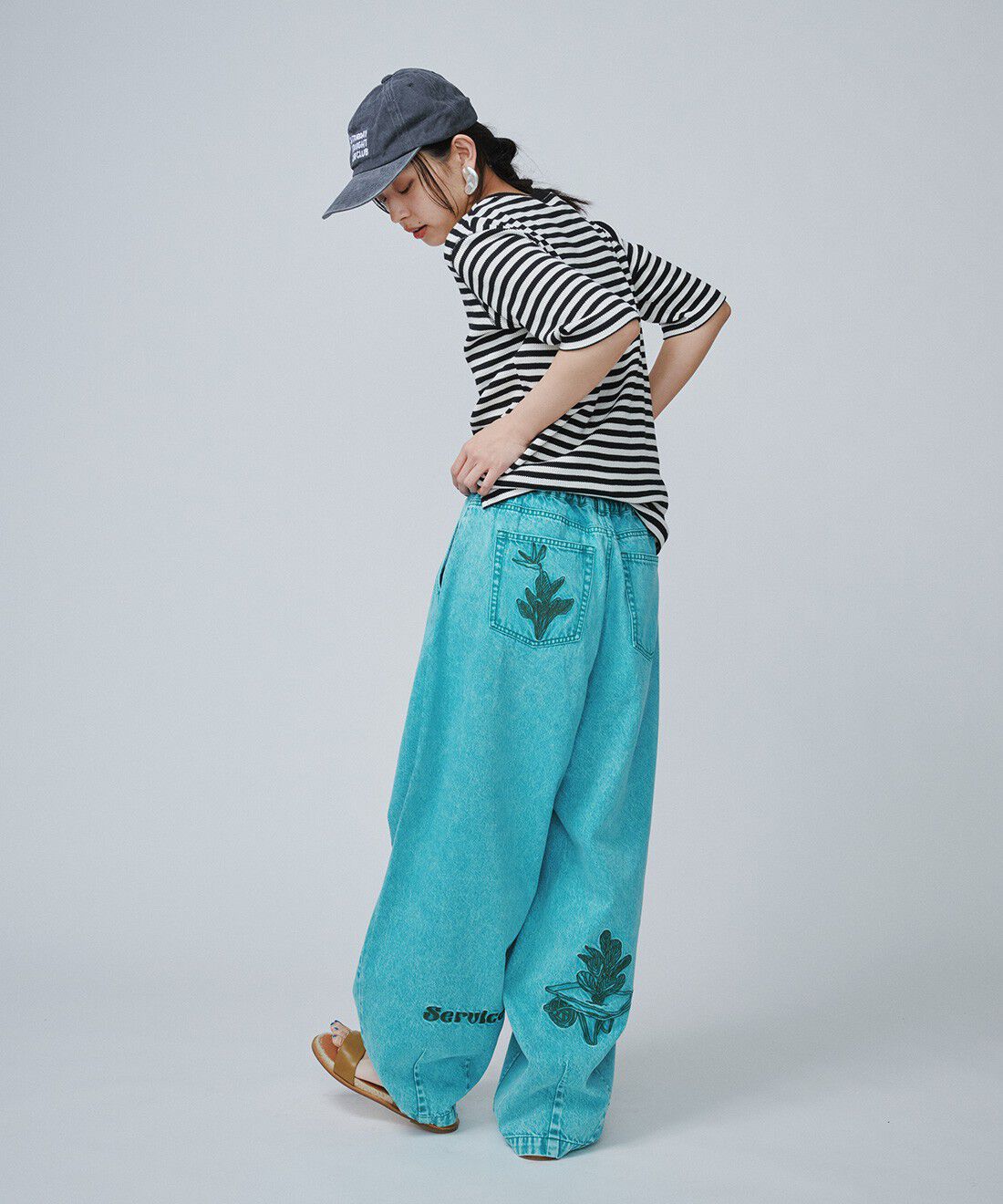 Live in  comfort|アート刺繍をほどこした ワイドパンツ〈グリーンケミカル〉のコーディネート