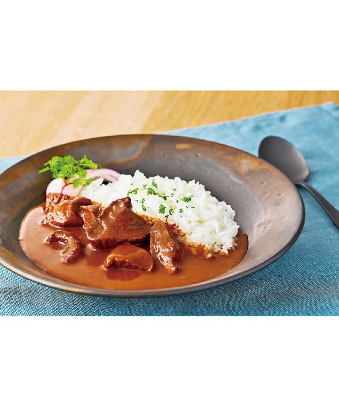 フェリシモギフトショップ|粗びきスパイスカレー煮込み牛たん缶|※盛り付けはイメージの一例です。