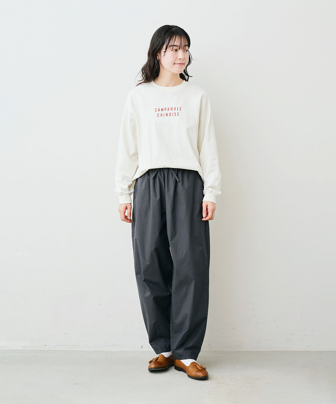 Live in  comfort | UVカット＆吸汗速乾機能のすっきり見えぷっかりバレルパンツ〈チャコールグレー〉