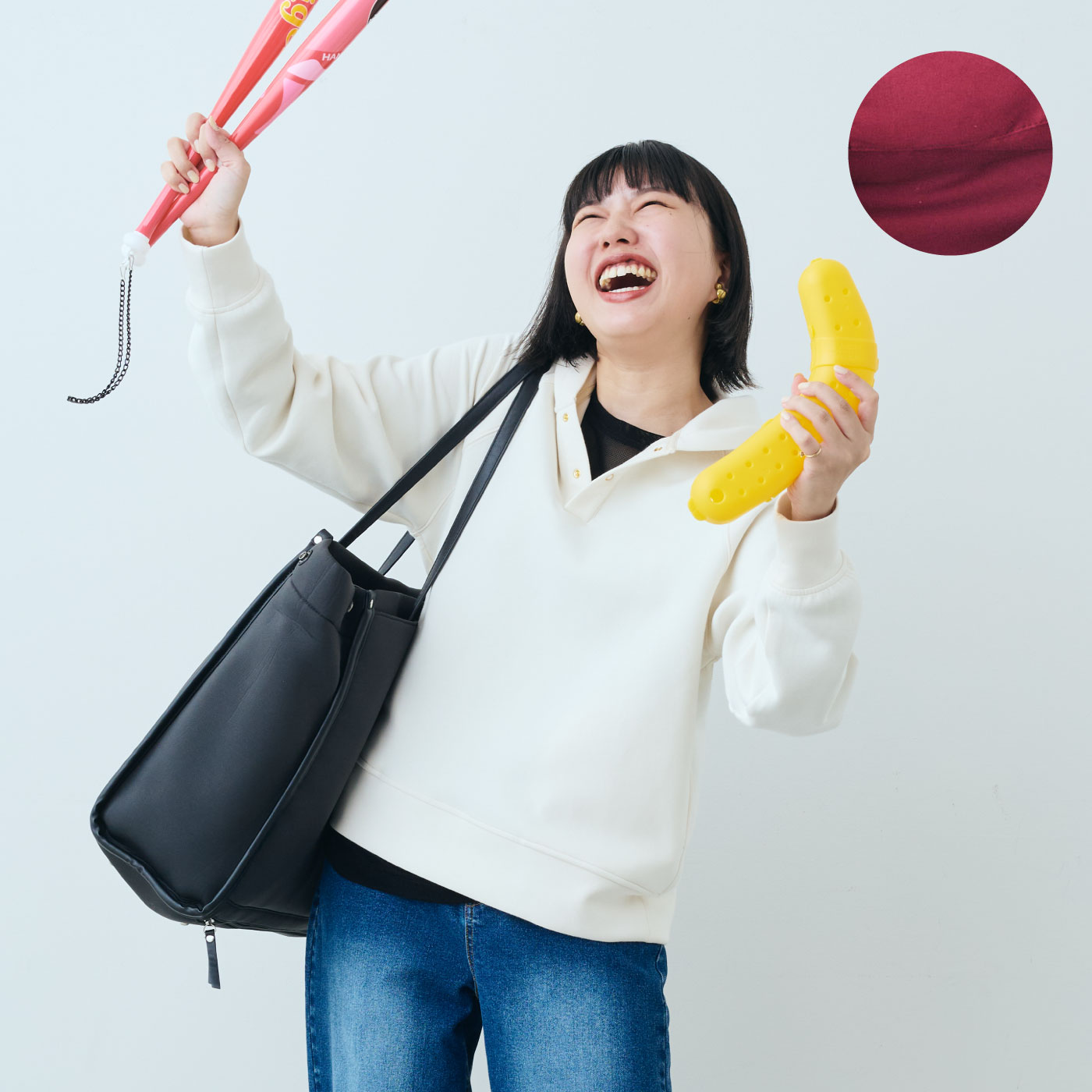 IEDIT|ワガママ企画 ライブ 観戦 軽やか素材 大容量 多ポケット スマートルック トートバッグ〈ブラック&times;クリムゾンレッド〉