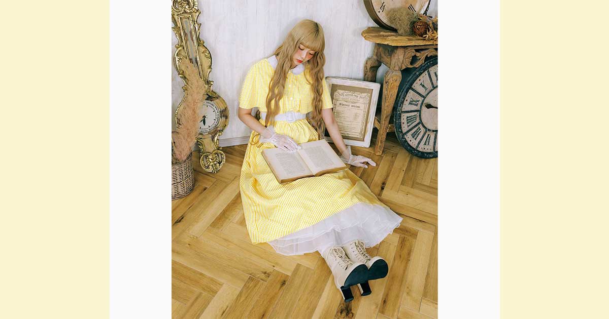 魔法部　魔法少女は過去をめぐる　レトロなケープワンピース〈イエロー〉